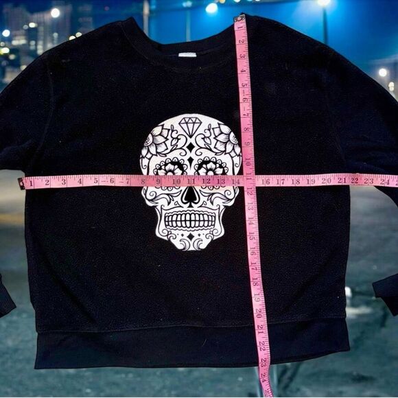 No Boundaries Top Black/White Sugar Skull Cozy Sweatshirt Junior’s L 11-13 - Picture 9 of 16